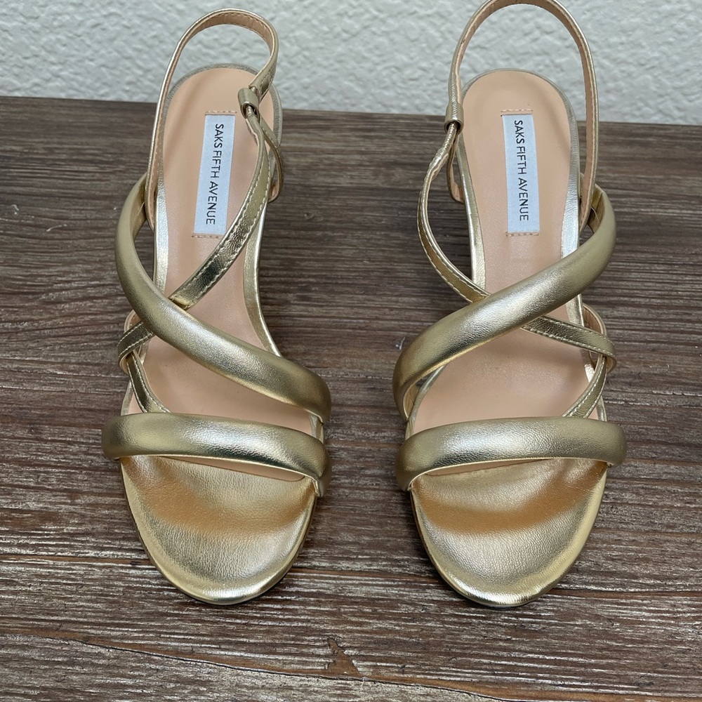 NWT saks fifth avenue gold heels